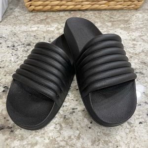 Girlfriend Collective black slide- women's 10